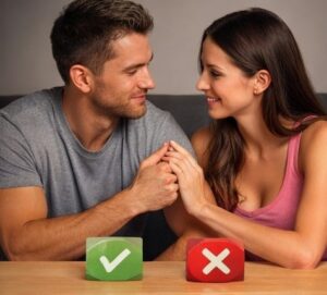 Couple discutant des règles et du consentement dans le libertinage